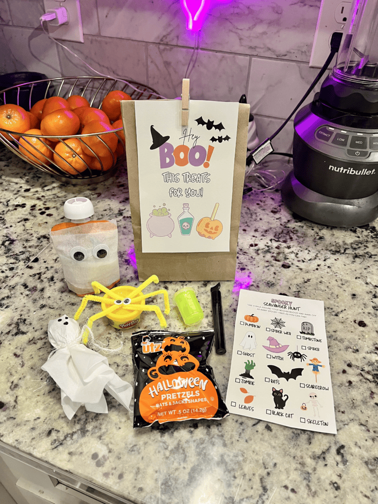 Kid-Friendly Halloween Classroom Treat Bag For School (Free Printable Tag & Scavenger Hunt)